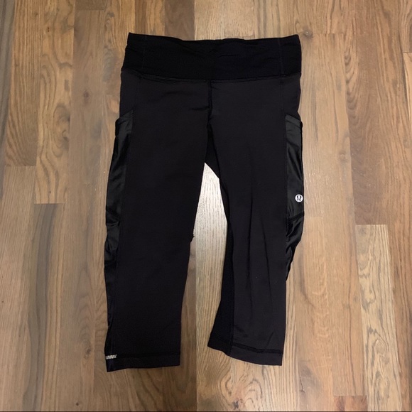 Lululemon black crops with “leather” accents - Picture 1 of 3